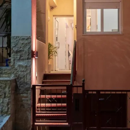 Koper House - Cozy & Tropical Oasis Steps From The Center Néos Marmarás
